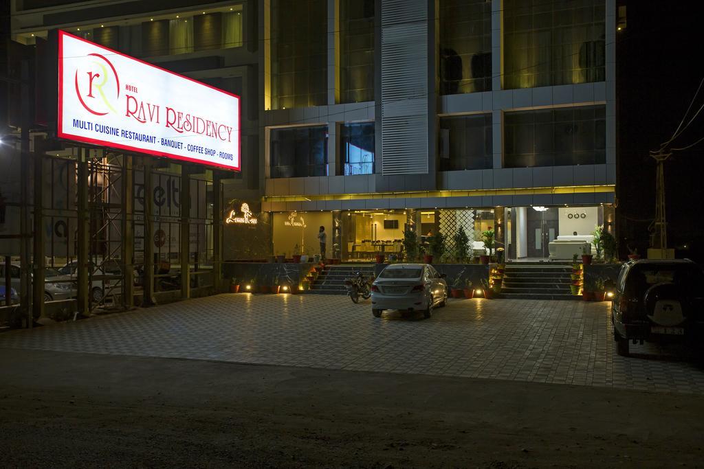 Ravi Residency Hotel Morbi Bagian luar foto