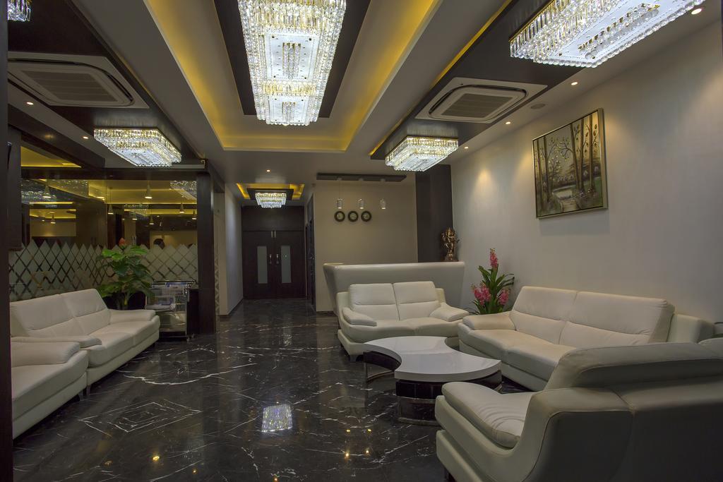 Ravi Residency Hotel Morbi Bagian luar foto