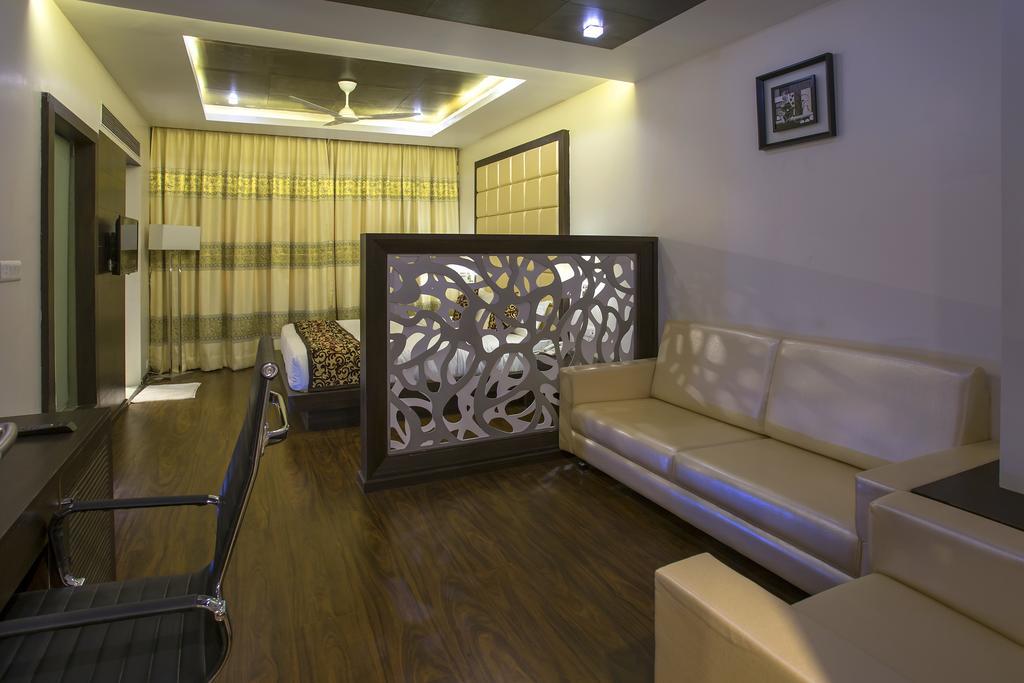 Ravi Residency Hotel Morbi Ruang foto