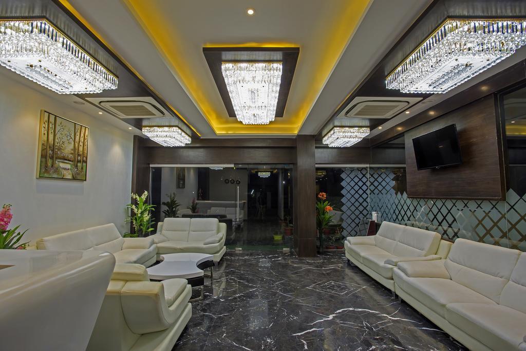 Ravi Residency Hotel Morbi Bagian luar foto