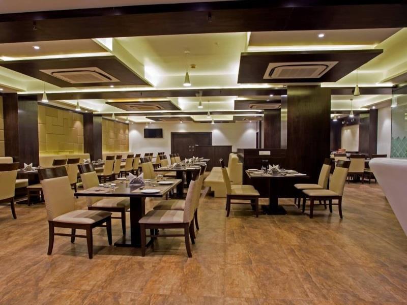 Ravi Residency Hotel Morbi Bagian luar foto