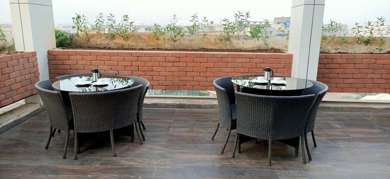 Ravi Residency Hotel Morbi Bagian luar foto